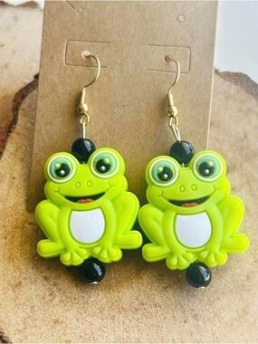 Cute Frog Dangle Earrings Bright Green Kawaii Cartoon Jewelry Fun